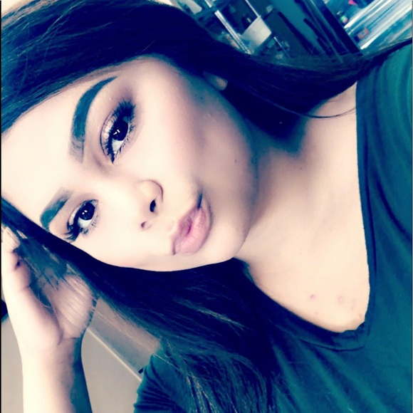 Meet your Posher, Jessica - Picture 2 of 2